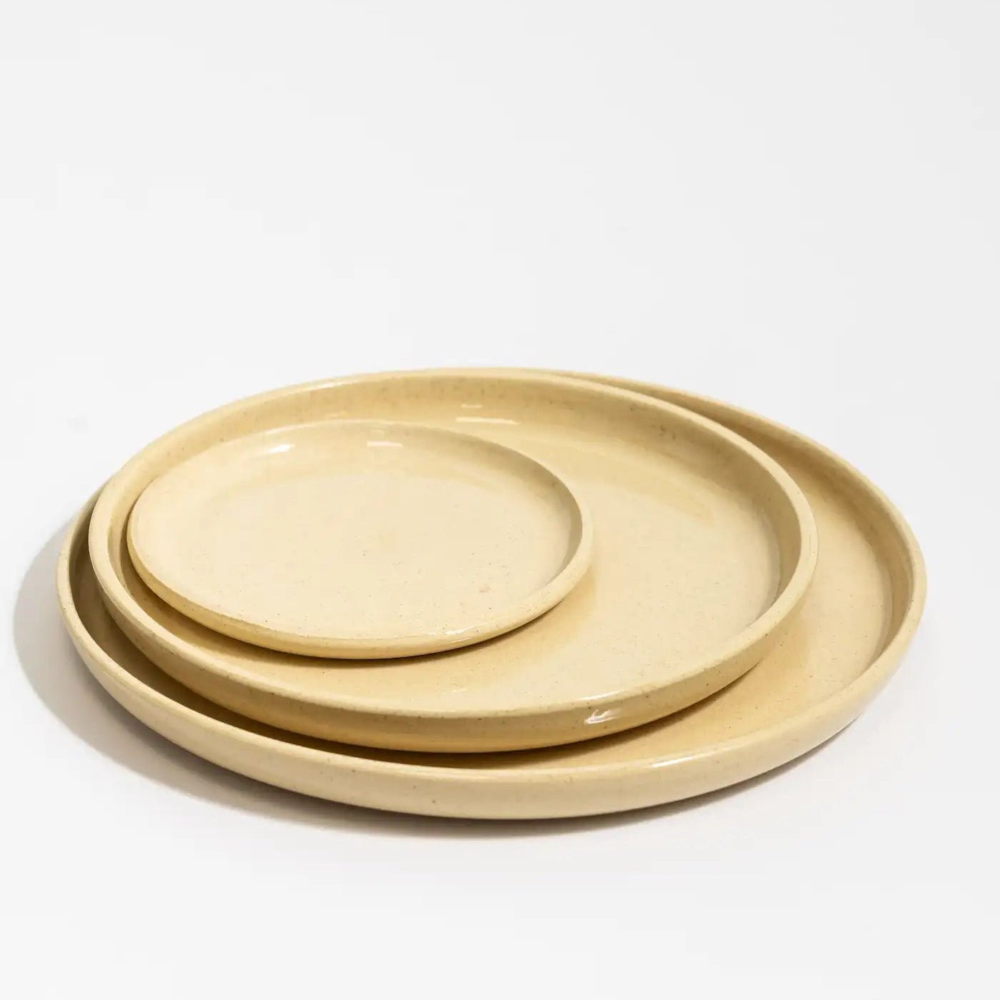 Platos redondos 20cm/24cm moteado ligero - estudio quiral